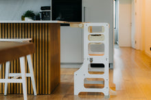 Last inn bildet i Galleri-visningsprogrammet, Kjøkkenhjelper 4 i 1 WHITE - Baby spisebord / Bord + barnestol / Sklie