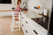 Last inn bildet i Galleri-visningsprogrammet, Multifunksjonell Montessori Kjøkkenhjelper 2 i 1 WHITE barnestol + bord