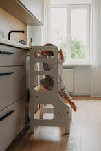 Last inn bildet i Galleri-visningsprogrammet, Kjøkkenhjelper_til_barn_1_år_gammel