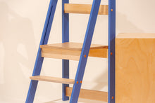 Last inn bildet i Galleri-visningsprogrammet, Kjøkkenhjelper i blå farge som kan klappes sammen klappestol til barn