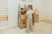 Last inn bildet i Galleri-visningsprogrammet, Montessori skap / praktisk klesskap for å lære å kle på seg selv GREY
