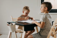 Last inn bildet i Galleri-visningsprogrammet, Praktisk barne bord i bjørk tre / sammenleggbar på 1-2-3