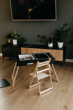 Last inn bildet i Galleri-visningsprogrammet, hjemmeinterior sort bjørk tre