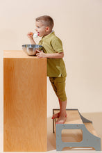 Last inn bildet i Galleri-visningsprogrammet, Stilren krakk / solid skammel i 100% bjørk tre - brukes både til barn og voksne