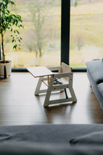 Last inn bildet i Galleri-visningsprogrammet, Lav spisestol til barn i bjørk tre