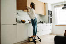 Last inn bildet i Galleri-visningsprogrammet, Stilren krakk / solid skammel i 100% bjørk tre - brukes både til barn og voksne