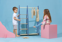 Last inn bildet i Galleri-visningsprogrammet, Montessori barneskap - barnet ditt vil lære å kle av og på helt selv