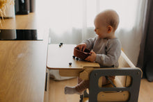 Last inn og spill av video i Gallerivisningen, Video Barnestol 4 i 1 i bruk med baby og små barn