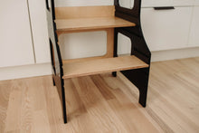 Last inn og spill av video i Gallerivisningen, Hvordan justeres høyden på kjøkkenhjelperen?