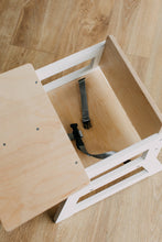 Last inn bildet i Galleri-visningsprogrammet, Lav spisestol til barn i bjørk tre