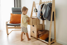 Last inn bildet i Galleri-visningsprogrammet, Oppbevaring til å spare plass på barnerommet og pene barnemøbler i tre

