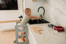 Last inn bildet i Galleri-visningsprogrammet, Kjækkenhjelper GREY passer perfekt som barne krakk til kjøkken og bad

