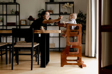 Last inn bildet i Galleri-visningsprogrammet, Kjøkkenhjelper 4 i 1  WALNUT - Matbord / Barnebord Limited Edition
